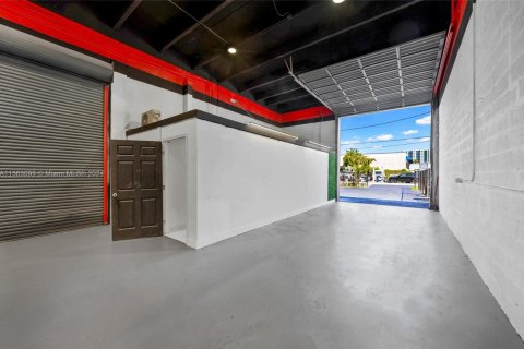 Propiedad comercial en venta en Miami, Florida № 1097997 - foto 20