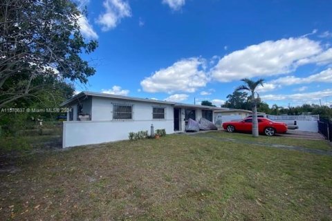 Casa en venta en Miami Gardens, Florida, 3 dormitorios, 97.92 m2 № 1127170 - foto 1