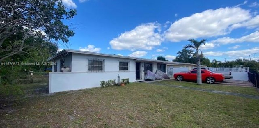 House in Miami Gardens, Florida 3 bedrooms, 97.92 sq.m. № 1127170