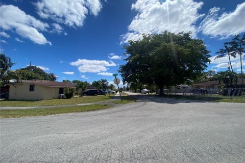 Casa en venta en Miami Gardens, Florida, 3 dormitorios, 97.92 m2 № 1127170 - foto 6