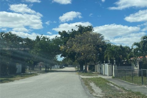 Villa ou maison à vendre à Miami Gardens, Floride: 3 chambres, 97.92 m2 № 1127170 - photo 5