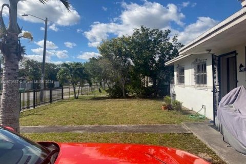 House in Miami Gardens, Florida 3 bedrooms, 97.92 sq.m. № 1127170 - photo 3