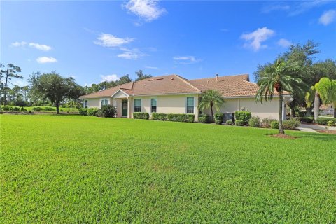 Villa ou maison à vendre à North Port, Floride: 2 chambres, 155.15 m2 № 1356372 - photo 3