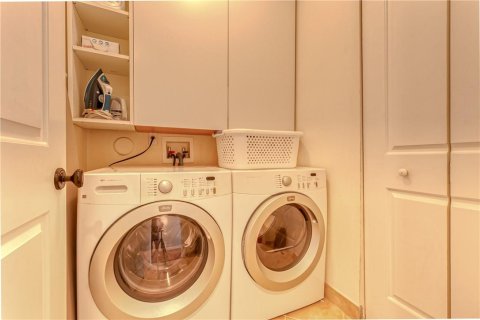 Снять в аренду таунхаус в Форт-Лодердейл, Флорида 4 спальни, 277.96м2, № 712437 - фото 5