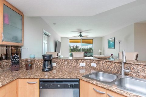 Condominio en venta en Hallandale Beach, Florida, 2 dormitorios, 109.62 m2 № 1229763 - foto 10