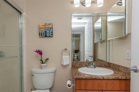 Condominio en venta en Hallandale Beach, Florida, 2 dormitorios, 109.62 m2 № 1229763 - foto 14