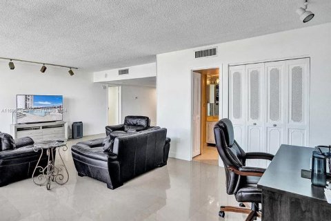 Condo in Aventura, Florida, 2 bedrooms  № 1229706 - photo 9