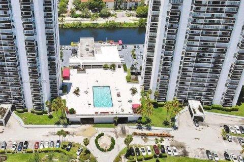 Condo in Aventura, Florida, 2 bedrooms  № 1229706 - photo 29