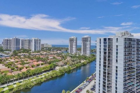 Condo in Aventura, Florida, 2 bedrooms  № 1229706 - photo 1