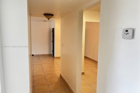 Condominio en alquiler en Miami, Florida, 2 dormitorios, 90.67 m2 № 1370380 - foto 11