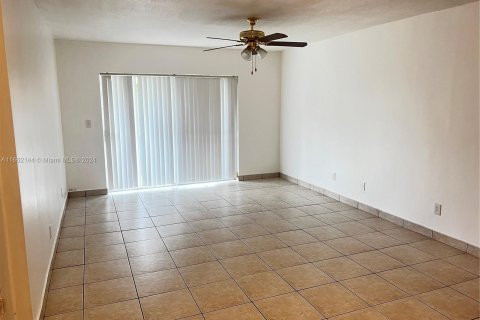 Condo in Miami, Florida, 2 bedrooms  № 1370380 - photo 9