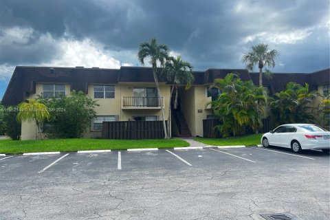 Copropriété à louer à Miami, Floride: 2 chambres, 90.67 m2 № 1370380 - photo 1