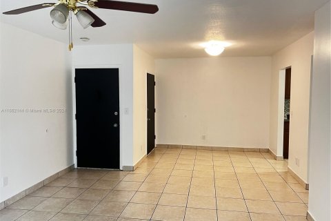 Copropriété à louer à Miami, Floride: 2 chambres, 90.67 m2 № 1370380 - photo 4