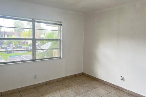 Condo in Miami, Florida, 2 bedrooms  № 1370380 - photo 5