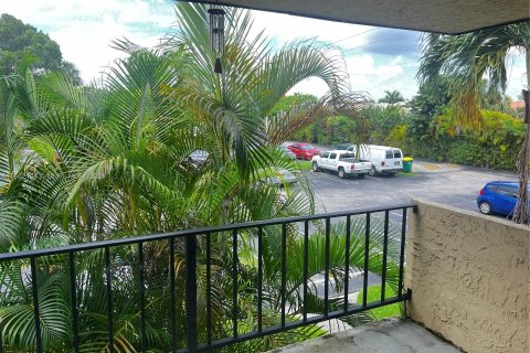 Condominio en alquiler en Miami, Florida, 2 dormitorios, 90.67 m2 № 1370380 - foto 3