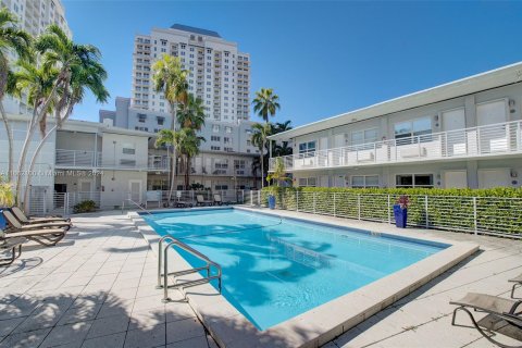 Apartamento en alquiler en Miami, Florida, 39.02 m2 № 1370417 - foto 1