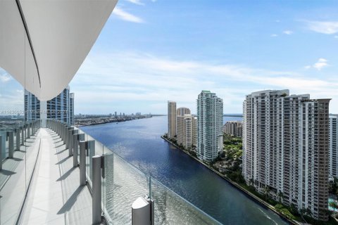 Condo in Miami, Florida, 5 bedrooms  № 1318727 - photo 4