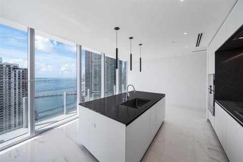 Condo in Miami, Florida, 5 bedrooms  № 1318727 - photo 18