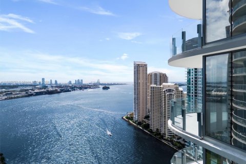 Condo in Miami, Florida, 5 bedrooms  № 1318727 - photo 3