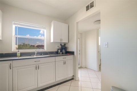 Condominio en venta en Sunrise, Florida, 1 dormitorio, 69.68 m2 № 1151961 - foto 15