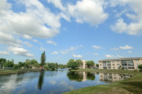 Condo in Sunrise, Florida, 1 bedroom  № 1151961 - photo 1