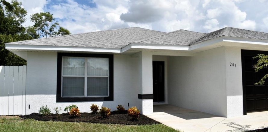 House in Dundee, Florida 3 bedrooms, 147.62 sq.m. № 1346166