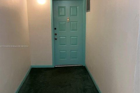 Condominio en venta en Lauderhill, Florida, 2 dormitorios, 100.8 m2 № 995774 - foto 14
