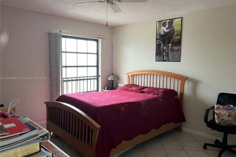 Condominio en venta en Lauderhill, Florida, 2 dormitorios, 100.8 m2 № 995774 - foto 11