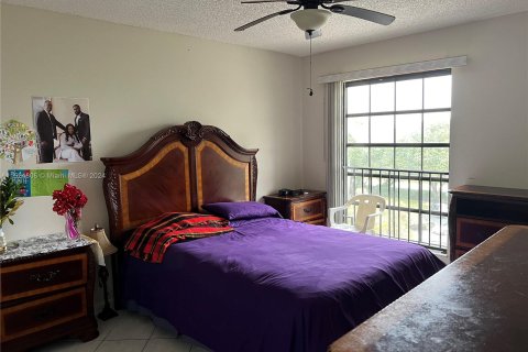 Condo in Lauderhill, Florida, 2 bedrooms  № 995774 - photo 18