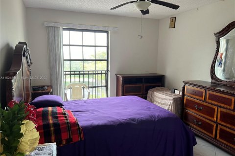 Condominio en venta en Lauderhill, Florida, 2 dormitorios, 100.8 m2 № 995774 - foto 21