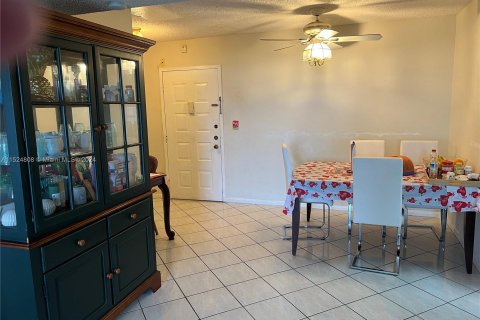 Condominio en venta en Lauderhill, Florida, 2 dormitorios, 100.8 m2 № 995774 - foto 17