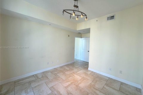 Condominio en venta en Hallandale Beach, Florida, 1 dormitorio, 92.44 m2 № 995772 - foto 4