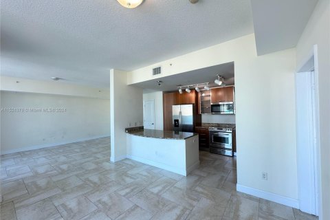 Condominio en venta en Hallandale Beach, Florida, 1 dormitorio, 92.44 m2 № 995772 - foto 2