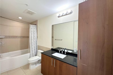 Condominio en venta en Hallandale Beach, Florida, 1 dormitorio, 92.44 m2 № 995772 - foto 3