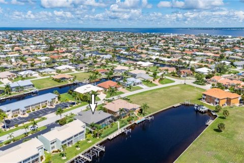 Villa ou maison à vendre à Punta Gorda, Floride: 3 chambres, 199.28 m2 № 1253760 - photo 1