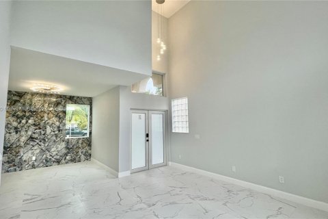 Villa ou maison à vendre à Pembroke Pines, Floride: 5 chambres, 261.43 m2 № 1423598 - photo 4