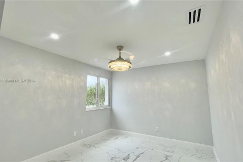 Villa ou maison à vendre à Pembroke Pines, Floride: 5 chambres, 261.43 m2 № 1423598 - photo 17