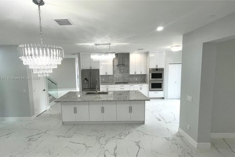 Villa ou maison à vendre à Pembroke Pines, Floride: 5 chambres, 261.43 m2 № 1423598 - photo 6