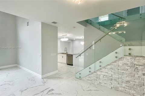 Villa ou maison à vendre à Pembroke Pines, Floride: 5 chambres, 261.43 m2 № 1423598 - photo 5