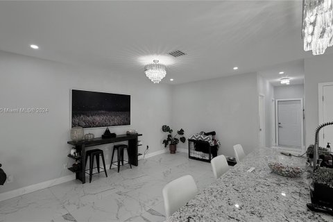 Villa ou maison à vendre à Pembroke Pines, Floride: 5 chambres, 261.43 m2 № 1423598 - photo 11