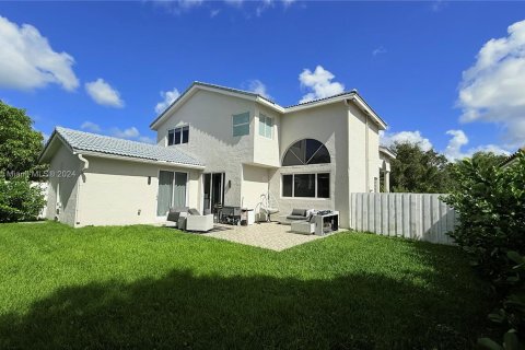 Villa ou maison à vendre à Pembroke Pines, Floride: 5 chambres, 261.43 m2 № 1423598 - photo 2