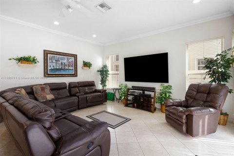 Casa en venta en Miramar, Florida, 6 dormitorios, 384.34 m2 № 1427979 - foto 20