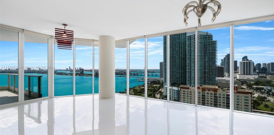 Condominio en Miami, Florida, 3 dormitorios  № 1176778