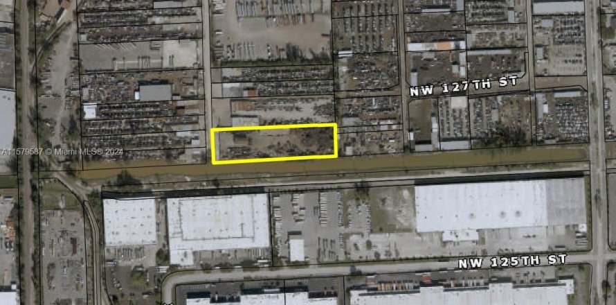 Commercial property in Opa-locka, Florida № 1158976