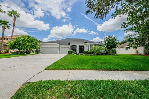 House in Odessa, Florida 4 bedrooms, 269.04 sq.m. № 1304495 - photo 1