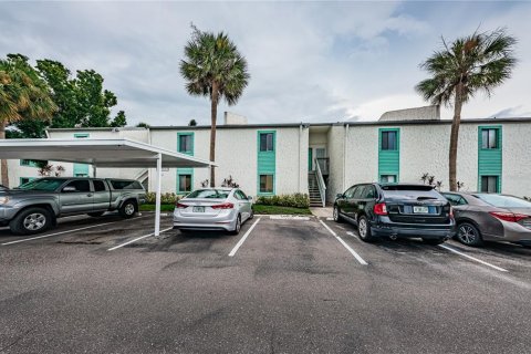 Condo in Saint Petersburg, Florida, 1 bedroom  № 1304460 - photo 1