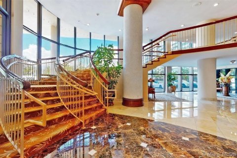 Condominio en venta en Bal Harbour, Florida, 1 dormitorio, 94.67 m2 № 1433003 - foto 3