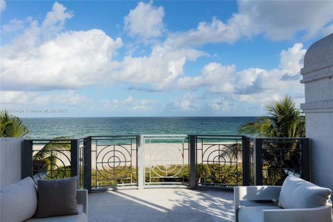 Touwnhouse à vendre à Miami Beach, Floride: 4 chambres, 528.15 m2 № 922186 - photo 15