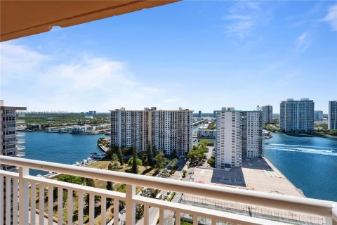 Condo in Sunny Isles Beach, Florida, 2 bedrooms  № 1206280 - photo 6