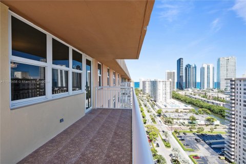 Condo in Sunny Isles Beach, Florida, 2 bedrooms  № 1206280 - photo 9